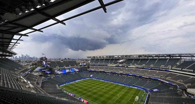 - Paraguay-France retardé à cause de la météo, la FIFA sort du silence