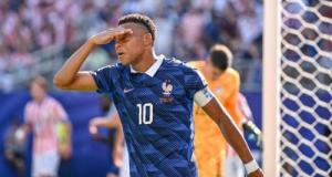 Paraguay-France : un Paraguayen tente de frapper Mbappé, pas de carton rouge