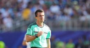Paraguay-France : « J’ai cru voir un arbitre de district », estime Tony Chapron