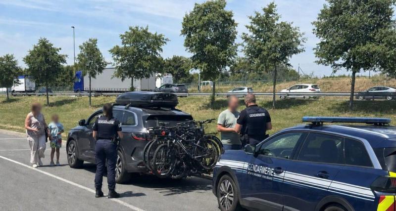  - Un départ en vacances qui tourne mal : leurs vélos cachaient la plaque et les feux, les gendarmes les arrêtent immédiatement !