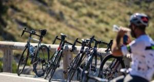 14 cyclistes fauchés par un câble sur un pont emblématique
