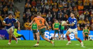 Longtemps en difficulté, le XV de France fait exploser l’Australie