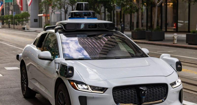  - Un robot taxi a dénoncé des ados à la police pour une arme à feu, qui s'est révélée être un jouet