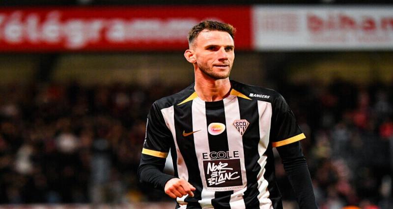  - Ligue 1 : Strasbourg a trouvé son entraîneur, Angers officialise Branco Van Den Boomen