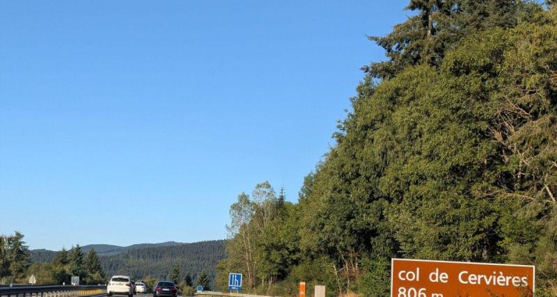  - Une femme abandonnée sur l'autoroute par son conjoint après une dispute dans la voiture