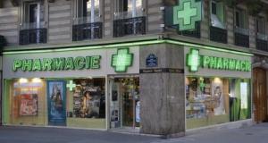 Alors qu'elle s'arrête à la pharmacie quelques minutes, une conductrice se fait voler sa voiture
