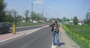 La course en autostop annuelle arrive au mauvais moment cette saison : « sur certaines routes il n’y a pas de voiture »