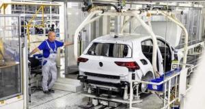 Volkswagen veut éviter les fermetures d'usine, les doutes agacent les syndicats