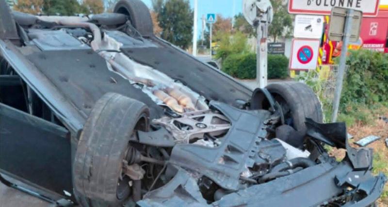 Une voiture se retourne sur un passage à niveau : trains à l'arrêt, route fermée plusieurs jours