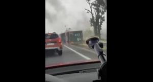 Ces camions se renversent sur l'autoroute, nuit de chaos à cause des orages