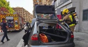 Une bombe aérosol dans une voiture garée au soleil : l'erreur fatale qui a tout fait exploser en pleine canicule