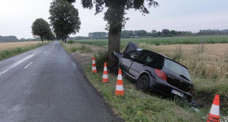 Après une sortie de route, cette voiture est abandonnée et lance un mystère