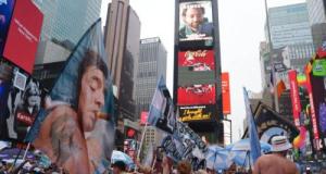 Espagne - Argentine : l'image folle de Times Square, envahi par les supporters argentins