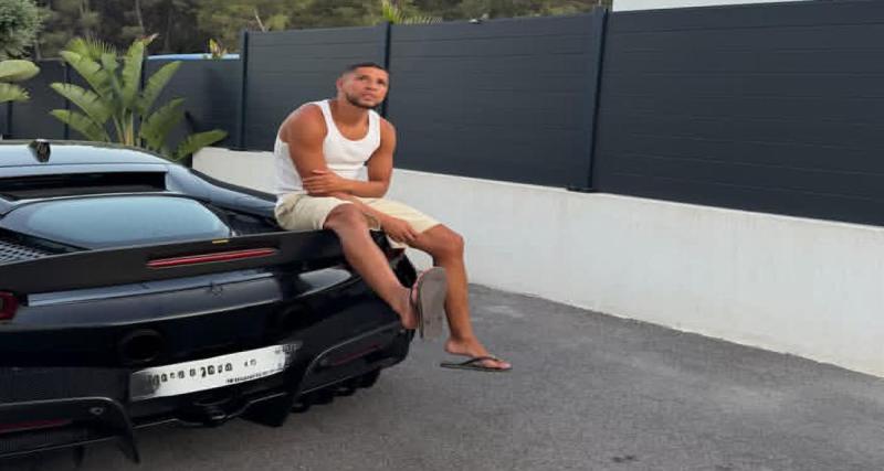 Amine Harit pose fièrement avec sa Ferrari SF90 Stradale à 500 000 euros