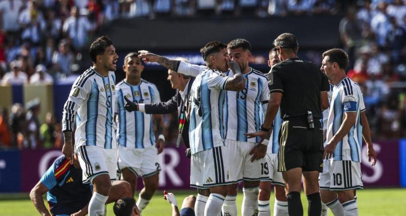 - Gifle à Olmo, Molina qui frappe Rodri, Otamendi qui s'en prend à Rodri et Laporte, dos tourné aux Espagnols pendant la remise du trophée ... L'attitude honteuse des Argentins après la finale
