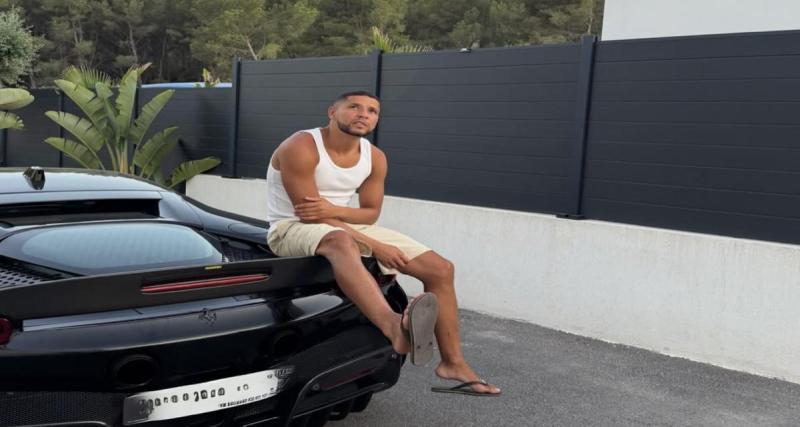 Un célèbre joueur de foot marocain s’affiche avec une Ferrari SF90 Stradale à près de 500 000 euros