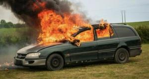 « Je ne sais pas pourquoi j’ai fait ça » : pris de colère, un conducteur incendie le véhicule de son ex-compagne