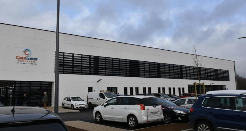 Il menace une voiture avec un faux pistolet : un jeune homme condamné
