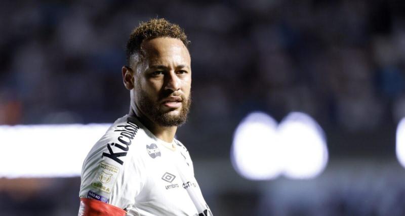  - Pour son retour de Coupe du monde, Neymar brille avec Santos ... et provoque en mimant un geste de poker