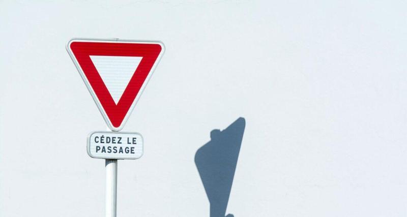  - La règle de priorité que presque personne ne respecte plus… et qui fait grimper les accidents en flèche