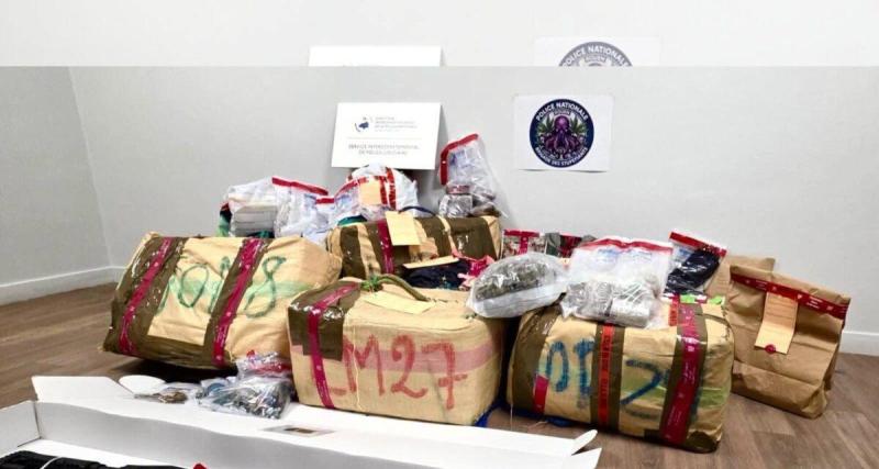 Interpellé pour un rodéo urbain, il dissimulait 185 kg de stupéfiants, un fusil à pompe et une presse clandestine à son domicile