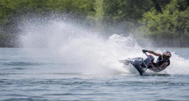  - Parti faire du jet-ski, il retrouve sa voiture engloutie par la marée après une panne en mer