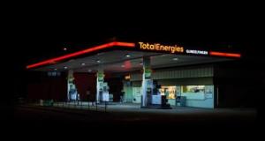 TotalEnergies annonce payer le carburant des pompiers, mais la réalité est différente