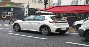 Ils volent des vêtements dans une voiture avant de tenter de repartir avec le véhicule
