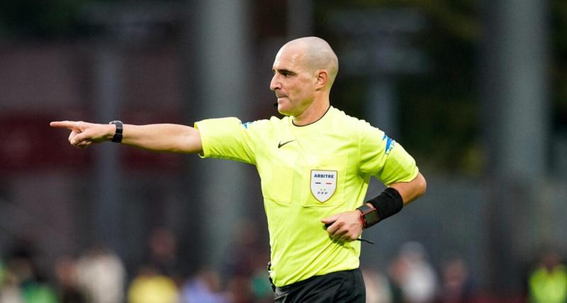 Ligue 2 : les arbitres au sifflet de la première journée dévoilés par la LFP
