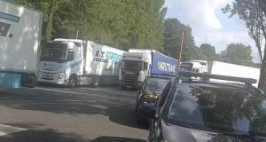 ‎Ils ont bravé l'interdiction de circuler le jour du chassé-croisé sur l'A20 : 15 chauffeurs de poids lourds verbalisés