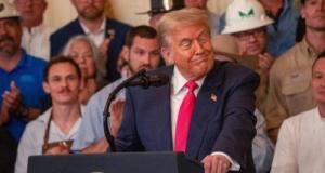 Selon Trump, les propriétaires de voitures électriques ont 'une maladie'