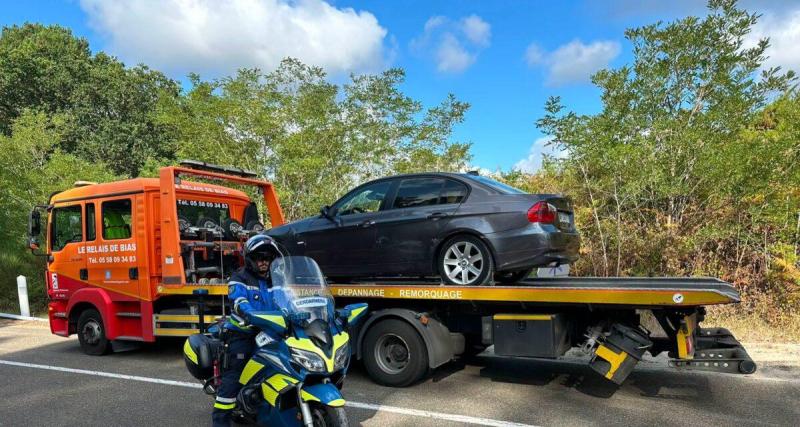 Il fonce à 191 km/h sur l'autoroute et accuse une Tesla de l'avoir forcé à accélérer : permis confisqué, voiture à la fourrière