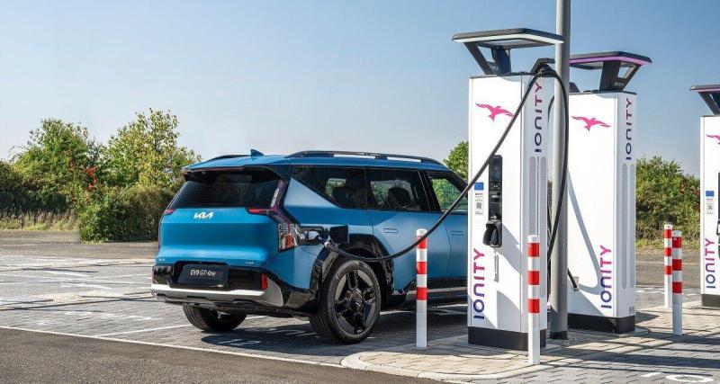 Le temps moyen de recharge des voitures électriques baisse nettement