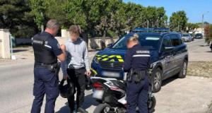 Un conducteur ivre menace une voiture avec une batte de baseball et un couteau... Pour cause de lenteur