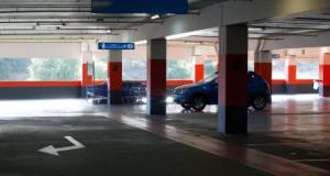Carrefour met un stop aux voitures électriques sur ses parkings