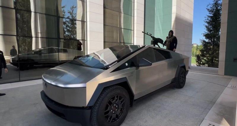 Il laisse son Tesla Cybertruck branché pendant deux semaines : à son retour, le pick-up est totalement bloqué