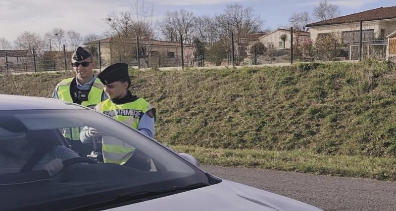 À 10 heures du matin, il prend le volant avec plus de 3 grammes d’alcool et finit dans un fossé