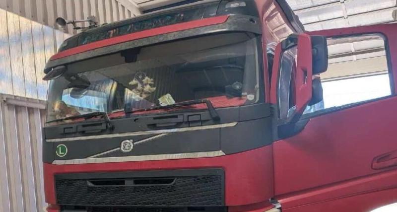  - Une télécommande cachée dans un poids lourd pour falsifier les heures de conduite : le chauffeur ne pouvait pas imaginer tomber sur ce contrôle