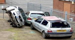 Il retrouve sa Clio sans ses roues dans un parking pourtant sécurisé