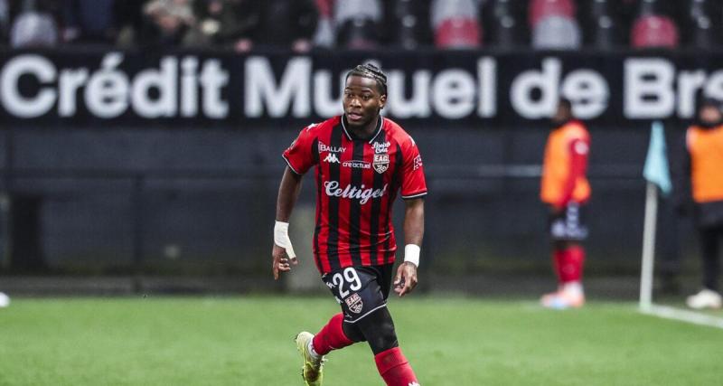  - Ligue 2 : Pau recrute un international comorien, Reims mise sur le jeune Chouaib Bellaarouch