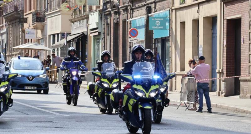 Un attroupement autour d’une voiture volée intrigue les policiers... Et permet de résoudre une enquête