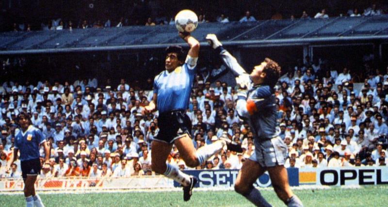  - Insolite : le ballon de la « main de Dieu » de Maradona vendu à prix d'or !