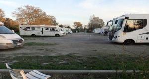 Ce camping-car XXL est si grand qu’une voiture pourrait presque y entrer