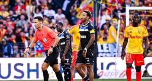 « Penalty pas justifié » : la FFF désavoue ses arbitres après Lens-Auxerre !