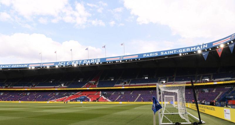  - PSG : l'image incroyable de la nouvelle pelouse arrivée en camion d'Angleterre !