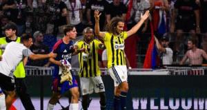 OL - Fenerbahce : les images des provocations scandaleuses de Guendouzi