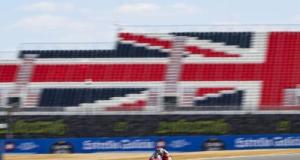 Moto3 : l'énorme highside d'un pilote en plein essais, un gros accident évité par chance (VIDEO)