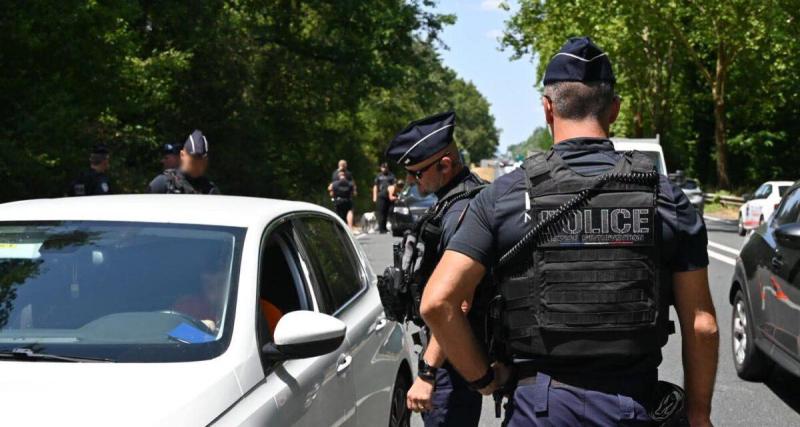  - Après une perquisition, des policiers tombent par hasard sur une femme enceinte de 8 mois en grande détresse dans sa voiture