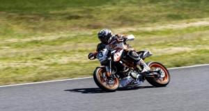 Deux jours après avoir obtenu son permis, il est flashé à 143 km/h au guidon de sa KTM