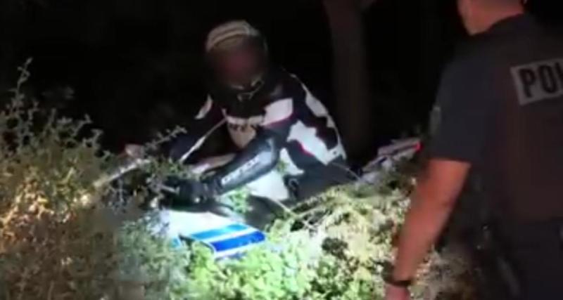  - Ivre au guidon, il termine sa course dans les buissons : ce motard interpellé par la police reconnaît avoir bu « une bouteille de vin » avant de finir à pied